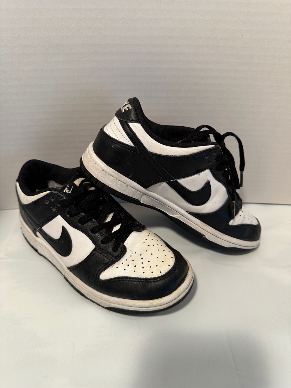 Nike Dunk Low Retro White Black
Panda (PS) Size 4Y (youth) - Picture 10 of 16